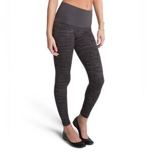 Assets by Sara Blakely Athletic Leggings Gray Camo High Rise Active Pant Size XL